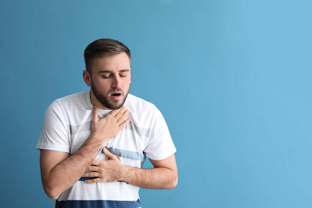 死于名人哮喘的是谁_患哮喘的名人_死于哮喘的名人