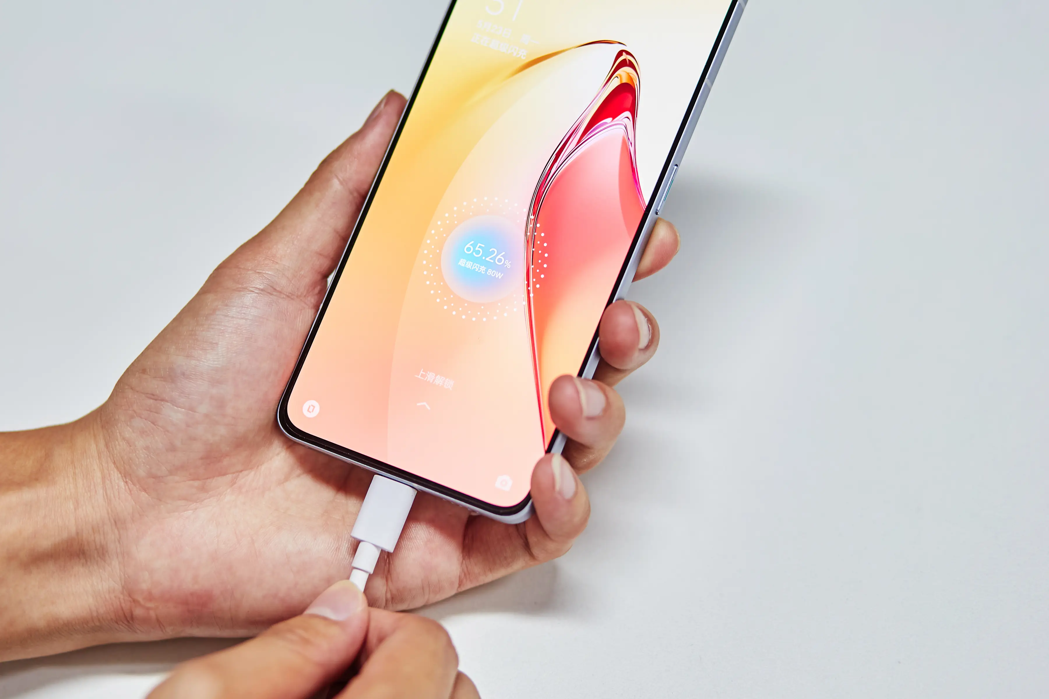 充电手机发热_oppoa73手机怎样充电快_充电手机发烫是什么问题