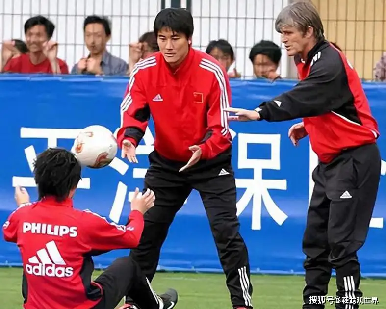 贝克汉姆哮喘-足球偶像贝克汉姆：与哮喘战斗的英雄，用坚韧书写传奇人生