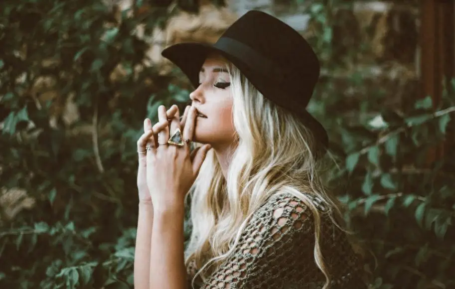 啃苹果图片_啃苹果是什么意思_啃苹果