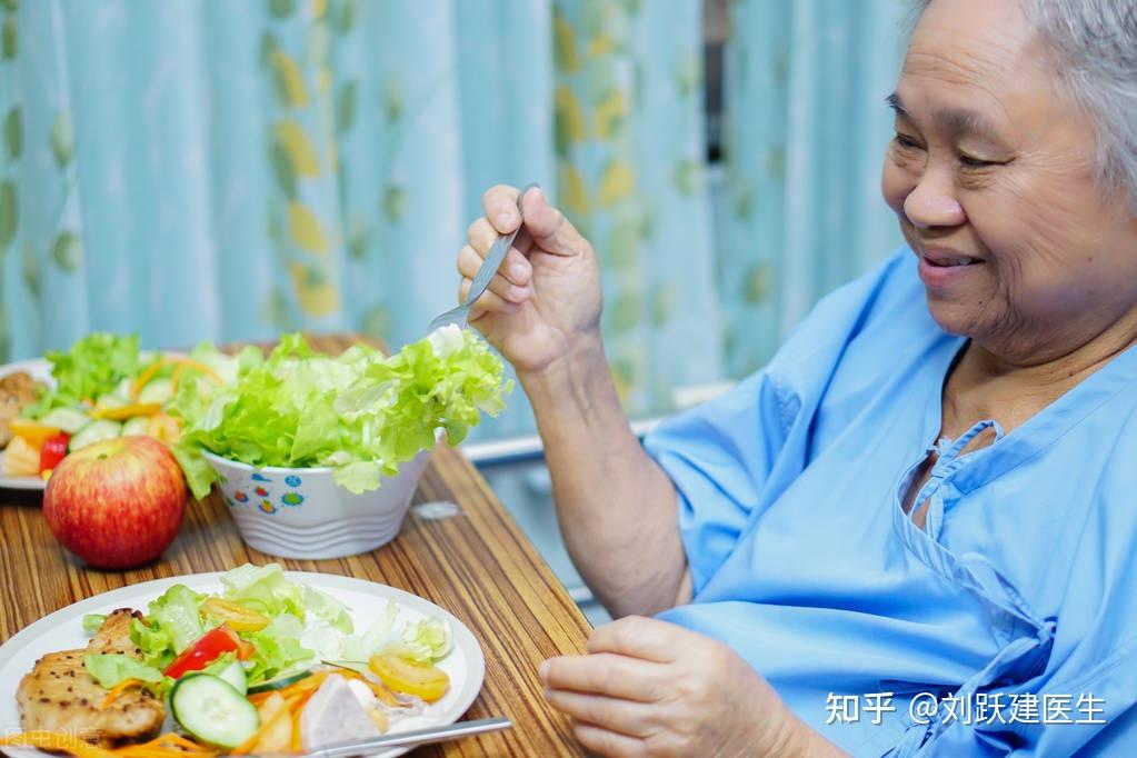 老人有肺气肿可以吃人参吗_老年人肺气肿吃什么_老年人肺气肺肿吃什么