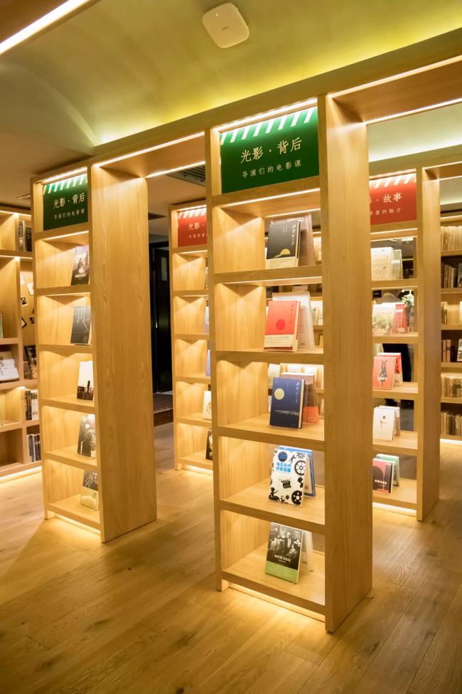 图书摆放创意造型_摆放图书创意造型图片_摆放图书创意造型图片大全