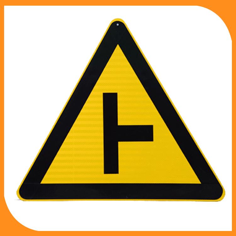 交叉路口标志-开车需注意！小蓝牌是默默守护还是烦人存在？