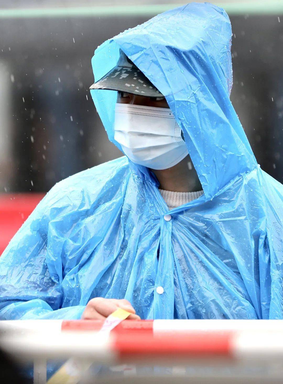 冬日的街头，dwn 带来的温暖与感动，你感受到了吗？