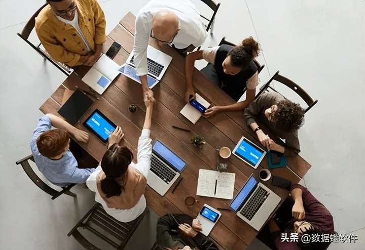 为什么电脑待机屏幕关闭后就打不开了,屏幕一直黑着_屏幕待机关闭黑电脑打开黑屏了_电脑待机黑屏怎么关