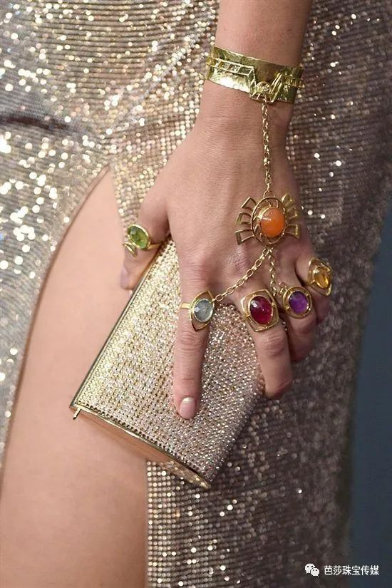 老毛桃u盘官网-老毛桃 U 盘官网：土气却实用的电脑救星，一键装机的神奇魔力