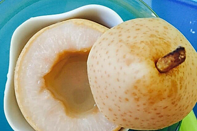 小儿肺炎吃什么好-小儿肺炎饮食秘诀：梨、白萝卜、橙子、蜂蜜，让宝贝舒缓咳嗽