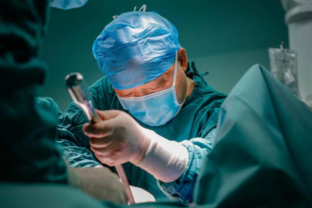 胸前后背有红痣代表什么_前胸后背疼有红痣_后背疼前胸红痣有什么影响