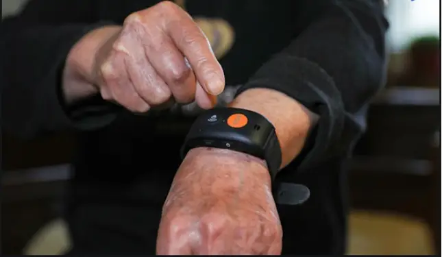 老人防丢定位手环使用说明书_老年人防走失手环怎样用_老年防丢失手环