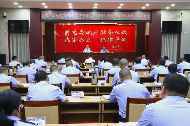 公安局和交警队哪个好_交警公安局队好不好进_公安局交警部门怎么样