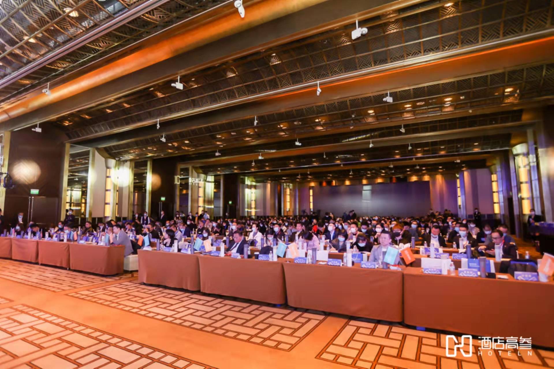 杭州绿云科技怎么样-杭州绿云科技：光鲜背后的冷暖与决策难题