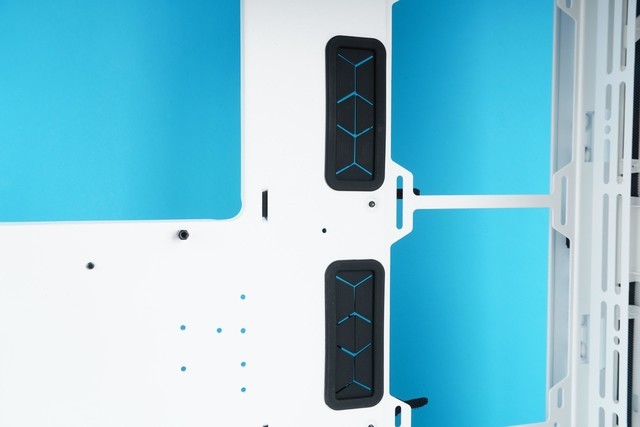 监控支架图片-监控支架：守护家园的钢铁卫士，亦有让人爱恨交织的时刻