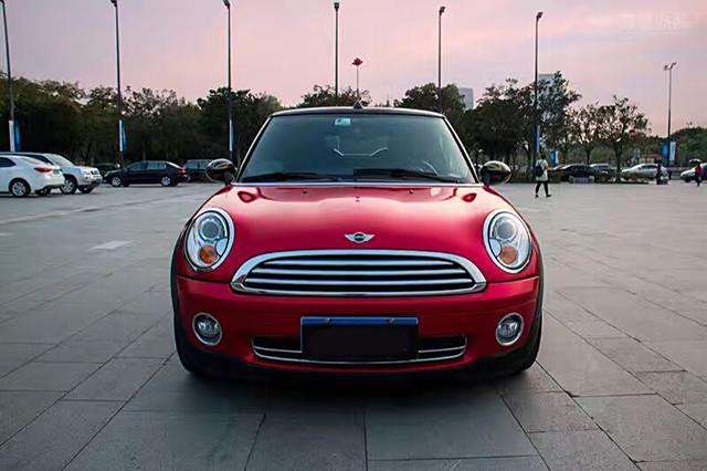 win10家庭版没有个性化-Win10 家庭版为何如此简约？个性化选项缺失引发用户吐槽